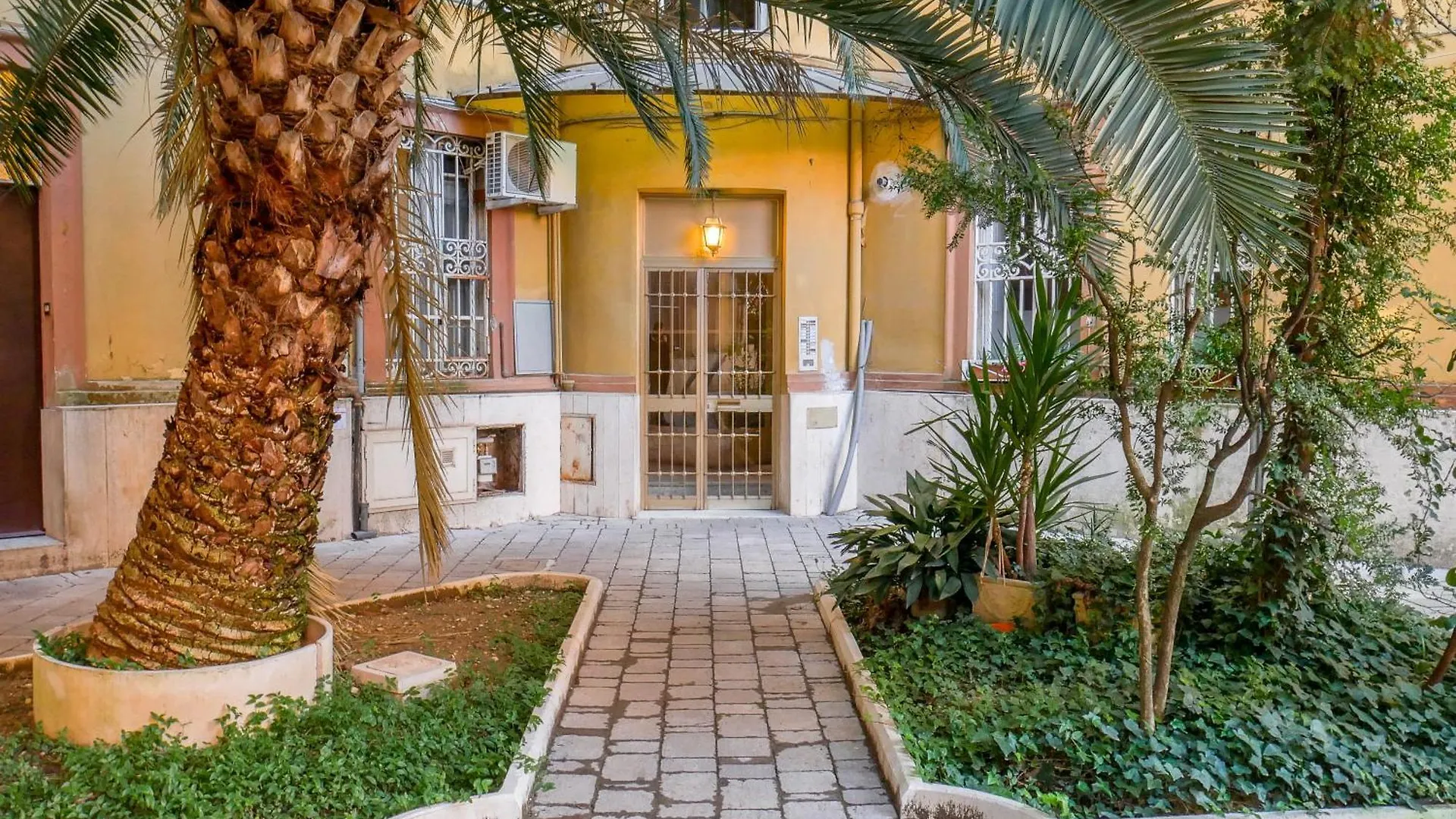 Pop Apartment In The Heart Of Trastevere 4 Guests Rome Italy